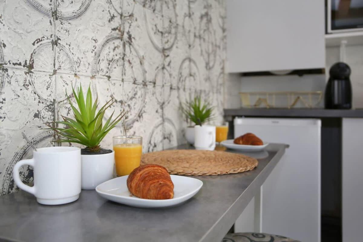 Appartement Studio Parisien 20m2 En Face Du Musee Grevin - 2p